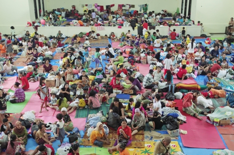 Residents crowd a sports center in Otista, East Jakarta after their homes were inundated on Sunday. (JG Photo/Safir Makki)